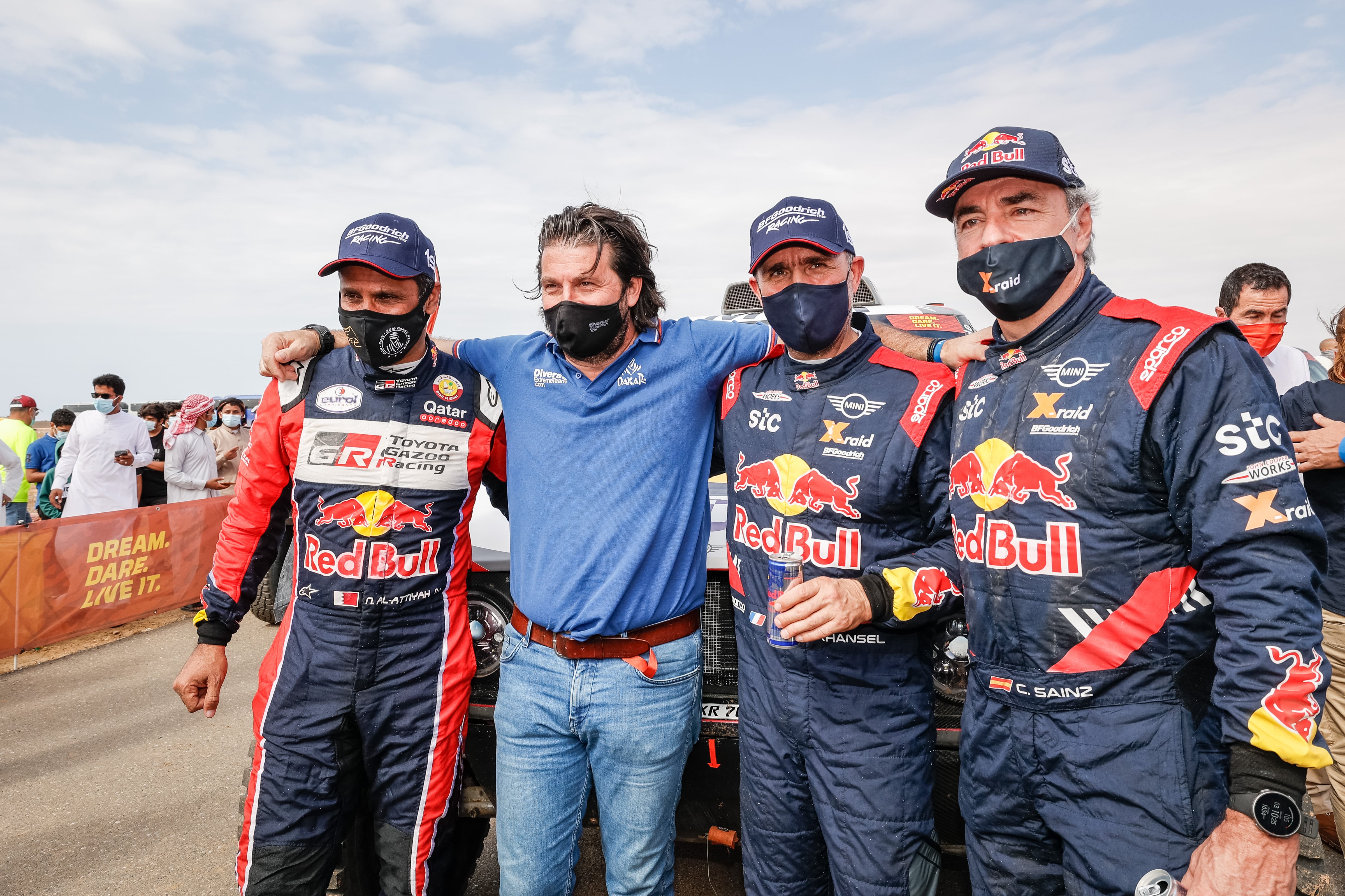 Al Attiyah, Peterhansel, Castera y Sainz durante el Dakar de 2021.