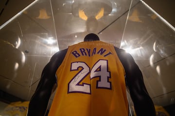 (FILES) In this file photo taken on February 01, 2023, a jersey that belonged to late basketball star Kobe Bryant is displayed at Sotheby's auction house in New York City. - A jersey worn by US basketball legend Kobe Bryant -- who died three years ago in a tragic helicopter accident -- sold at auction for $5.8 million on February 9, 2023. The sale by Sotheby's in New York set a new record for any Bryant item at auction but came in under the upper pre-sale estimate of $7 million. (Photo by Ed JONES / AFP)