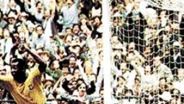 <b>INIGUALABLE.</B> Pelé es el único jugador con tres Mundiales en su haber.