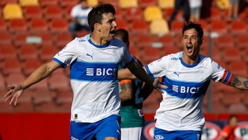 Futbol, Universidad Catolica vs Cobresal.
Fecha 7, campeonato Nacional 2024.
El jugador de Universidad Catolica Gonzalo Tapia, izquierda, celebra su gol contra Cobresal durante el partido de primera division disputado en el estadio Santa Laura de Santiago, Chile.
06/04/2024
Andres Pina/Photosport

Football, Universidad Catolica vs Cobresal.
7th turn, 2024 National Championship.
Universidad Catolica’s player Gonzalo Tapia, left, celebrates after scoring against Cobresal during a first division match at the Santa Laura stadium in Santiago, Chile. 
06/04/2024
Andres Pina/Photosport