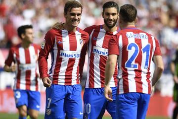 Griezmann celebra un gol con Gameiro.