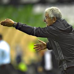Ricardo Ferretti extiende su contrato con Tigres hasta 2020
