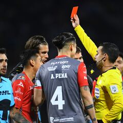 Jair Cortés entró de cambio y es expulsado al minuto en el Pumas vs Necaxa