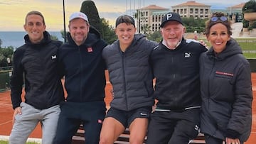 Rune y Becker?, con Luthi y el resto de su equipo.