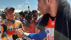 Márquez y Petrucci saludándose tras la clasificación de Alemania de MotoGP.