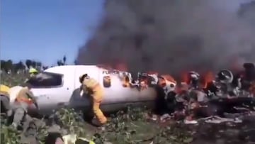 Un avión del ejército mexicano se estrella y fallecen seis personas