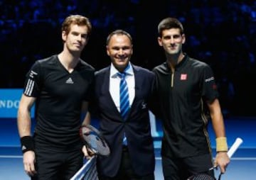 En reemplazo de la final programa, el campeón Novak Djokovic jugó un partido de exhibición ante Andy Murray.