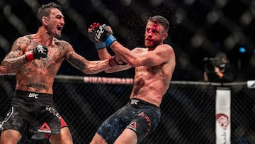 Max Holloway golpea a Calvin Kattar en el UFC Fight Island 7.