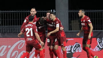 VIGO (PONTEVEDRA), 30/12/2022.- Los jugadores del Sevilla celebran su primer gol ante el Celta durante el partido de Liga en Primera División que disputan este viernes en el estadio de Balaídos, en Vigo. EFE/Salvador Sas
