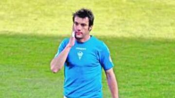 <b>QUEJAS. </b>Jorge Azkoitia, tras ser expulsado el domingo.