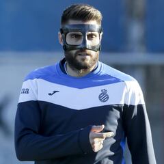 David López estrena la máscara que lucirá ante Las Palmas