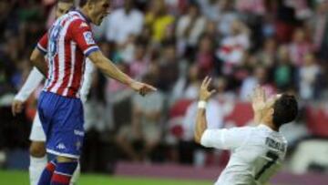 Cristiano Ronaldo no pudo con la s&oacute;lida defensa del Sporting de Gij&oacute;n. 