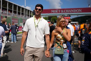 Thibaut Courtois y su mujer Mishel Gerzig en el sprint de GP de Bélgica.