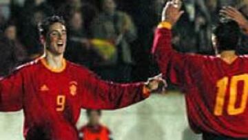 <B>ESTRELLAS.</b> Reyes y Torres han traido de cabeza a la defensa alemana durante todo el partido, especialmente durante la primera parte.