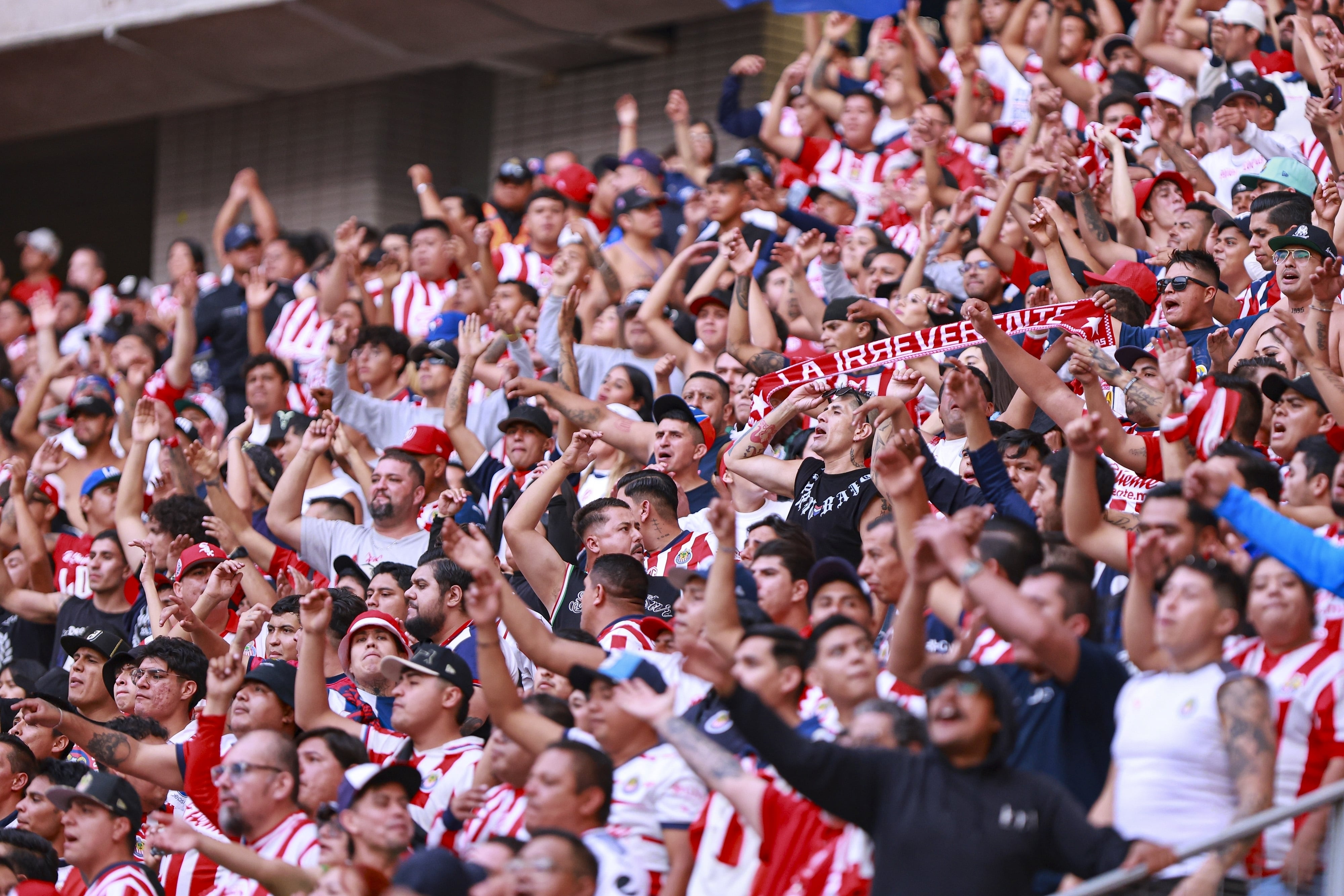 Noche de banderazo rojiblanco en el centro de Guadalajara