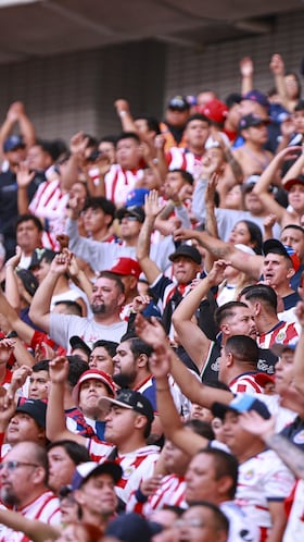 Noche de banderazo rojiblanco en el centro de Guadalajara