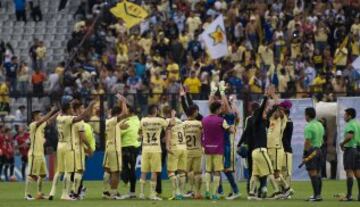 Los jugadores americanistas festejaron con la afición.