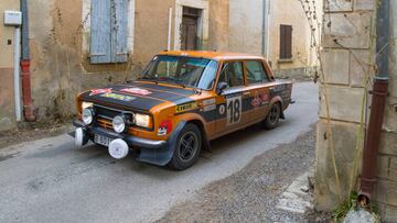 Salvador Ca&ntilde;ellas con el Seat 124 en Montecarlo.