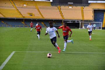 La Selección Colombia trabajó en el estadio El Campín en su tercer día de morfociclo convocado por Reinaldo Rueda. El DT dirigió la práctica de fútbol de los 26 jugadores que citó con el propósito de empezar a aplicar lo hecho los dos días anteriores.