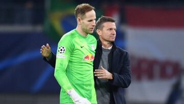 FILE PHOTO: Soccer Football - Champions League - Group A - RB Leipzig v Paris St Germain - Red Bull Arena, Leipzig, Germany - November 3, 2021 RB Leipzig's Perter Gulacsi with coach Jesse Marsch after the match REUTERS/Annegret Hilse/File Photo