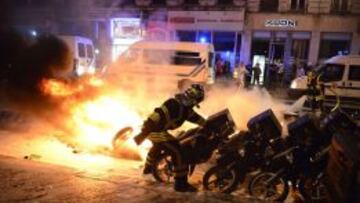 Fuertes disturbios en Francia por la celebraci&oacute;n de los aficionados argelinos.