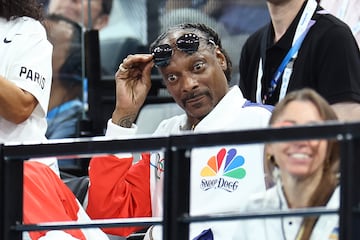 Snoop Dogg asiste a la clasificación femenina de gimnasia artística en el segundo día de los Juegos Olímpicos de París 2024 en Bercy Arena el 28 de julio de 2024 en París, Francia.