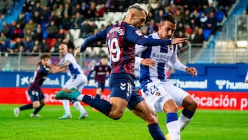 Stoichkov ahonda en la herida del Levante y sentencia a Calleja