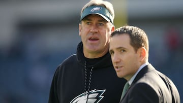 Un reporte señala al dueño de Philadelphia, Jeff Lurie, y el gerente general Howie Roseman criticaron las decisiones de Pederson en el club.