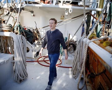 El fundador de Facebook llegó para revolucionar la industria tecnológica y actualmente atesora la increíble cantidad de 54.700 millones de dólares.