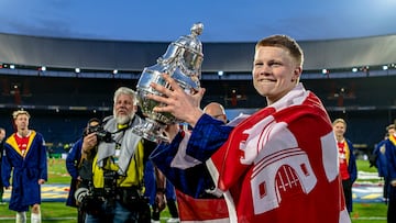 Kees Smit celebra el título de la KNVB Beker.