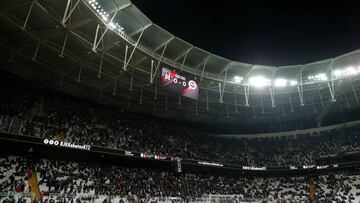 Estadio del Besiktas durante el partido contra el Fenerbahce.