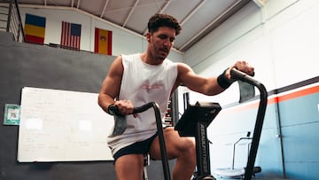 Pablo Cazalis entrenando en un box de CrossFit.