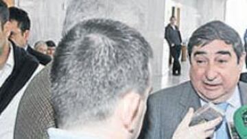 <b>NI SE SALUDARON. </b>Lendoiro y Fran se evitaron antes, durante y después del juicio.