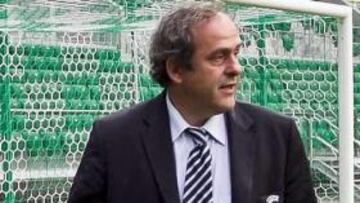 <b>CON EL BALÓN. </b>Michael Platini, presidente de la UEFA.