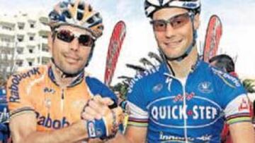 <b>CAMPEONES. </b>Freire y Boonen llevan en las mangas el distintivo de haber sido campeones mundiales.