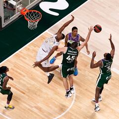 El Unicaja se lleva por delante al UCAM Murcia