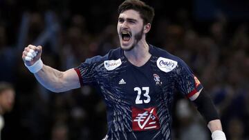 Ludovic Fàbregas celebra una victoria con la selección de Francia.