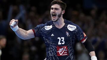 Ludovic F&agrave;bregas celebra una victoria con la selecci&oacute;n de Francia.