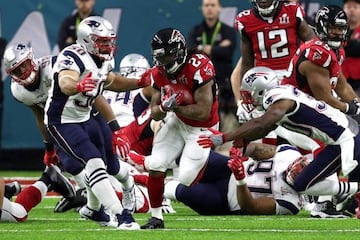 Devonta Freeman realizó una impresionante carrera de 37 yardas en la primera jugada. La carrera empezaba mandando un mensaje.