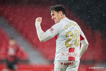 El Huesca venció al Mirandés y sale del descenso gracias una gran segunda mitad de los visitantes. Vilarrasa fue el encargado de desatascar el partido, con un gol de córner directo, en el que mostró el gran golpeo que le caracteriza. Ramón Juan, todo hay que decirlo, ayudó un poco.