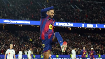 Barcelona beat their Danish opponents to seal their spot in the next round.