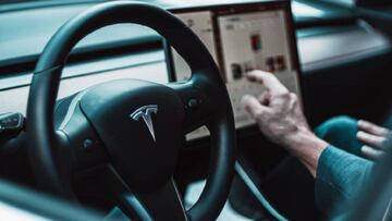 Elon Musk ya no podrá escribir lo que quiera de Tesla, ¿por qué?