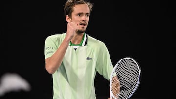 Sigue en directo el Tsitsipas - Medvedev, partido semifinales del cuadro individual masculino del Open de Australia 2022 que se juega hoy en la Rod Laver Arena