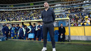 Diego Mart赤nez.