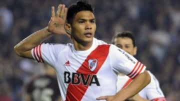 “Son etapas que uno culmina. Para mí una etapa ganadora porque di lo mejor de mí como hincha de River”, sostuvo Teo cuando lo esperaban periodistas en el aeropuerto de Barranquilla. Luego de eso el atacante llegó a Sporting de Lisboa donde no ha podido consolidarse como goleador.