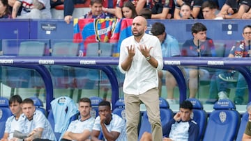 Claudio Giráldez durante el partido contra el Levante.