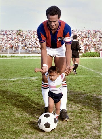 Su mejor etapa en el fútbol profesional colombiano fue en el Unión Magdalena, club en el que estuvo entre 1984 y 1987.