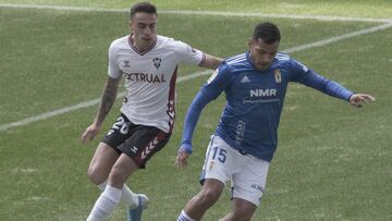 Isaac, ante Nahuel, del Oviedo