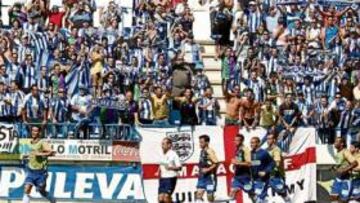 <b>MÁLAGA ENTERA CONQUISTÓ MOTRIL</b> La pasada campaña también hubo ejemplos de viajes en masa. El Ejido, Jerez, el mismo Pizjuán para el derbi ante el Sevilla Atlético... Por encima del millar de personas siempre. Pero sobre todos, destaca la invasión de Motril con más de 5.000 malaguistas abarrotando el limitado aforo del Escribano Castilla en la penúltima jornada ante el Granada 74.