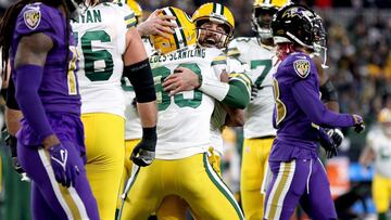 El quarterback Aaron Rodgers igualó al legendario Brett Favre en el primer lugar de la historia de los Green Bay Packers con 442 pases de touchdown.